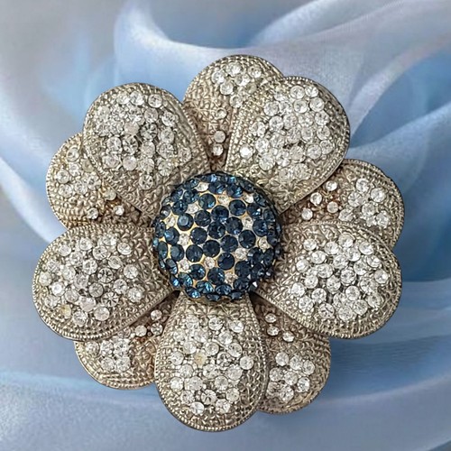 Vintage signed flower - mt,